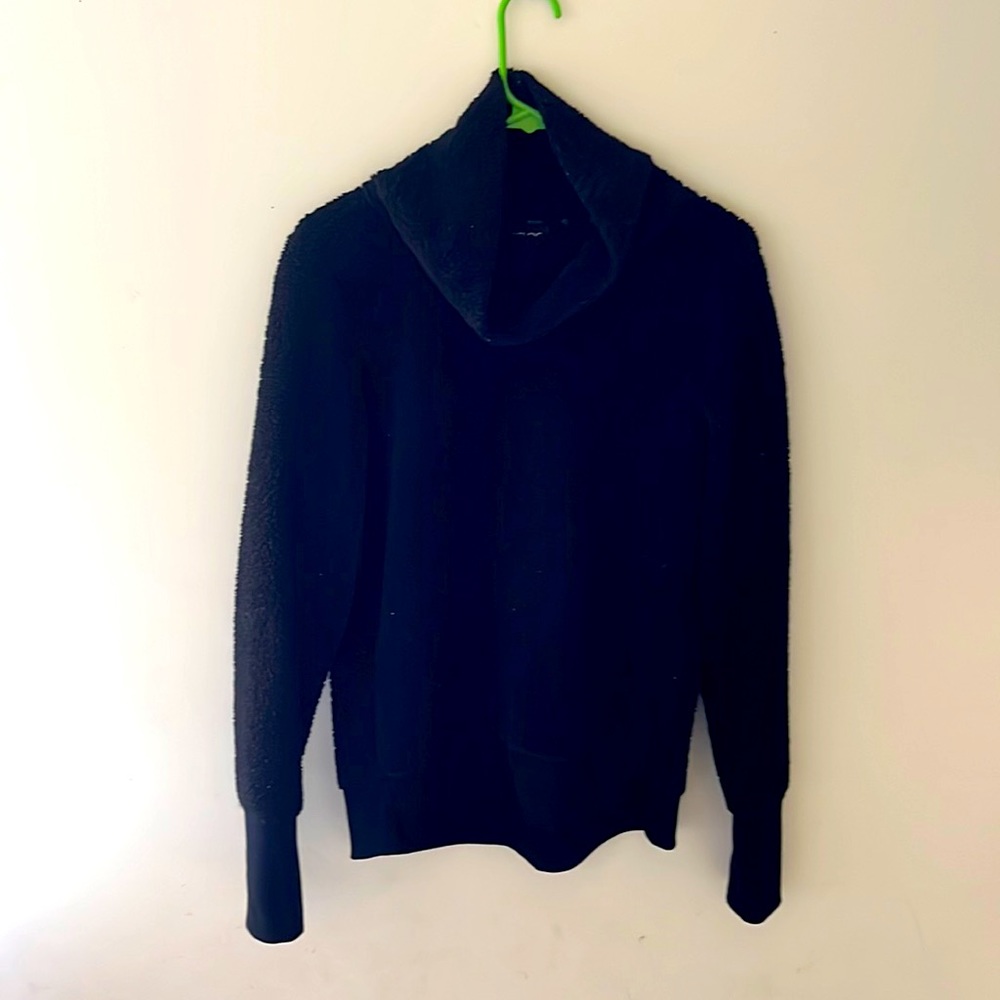 zeros medium fluffy sweatshirt, barely worn turtleneck